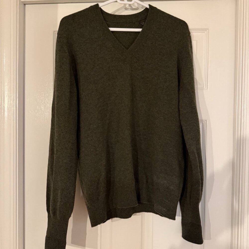 Paul Stewart 100% Cashmere V Neck Sweater